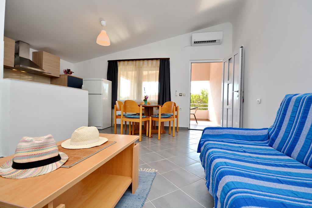 Apartment Marijana Vir Exterior photo